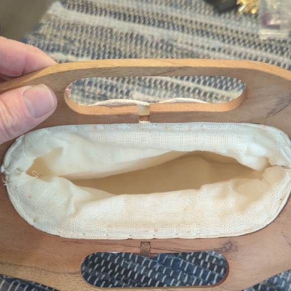 Vintage Wooden Handle White cotton embroidered lucite button Purse - Picture 2 of 7